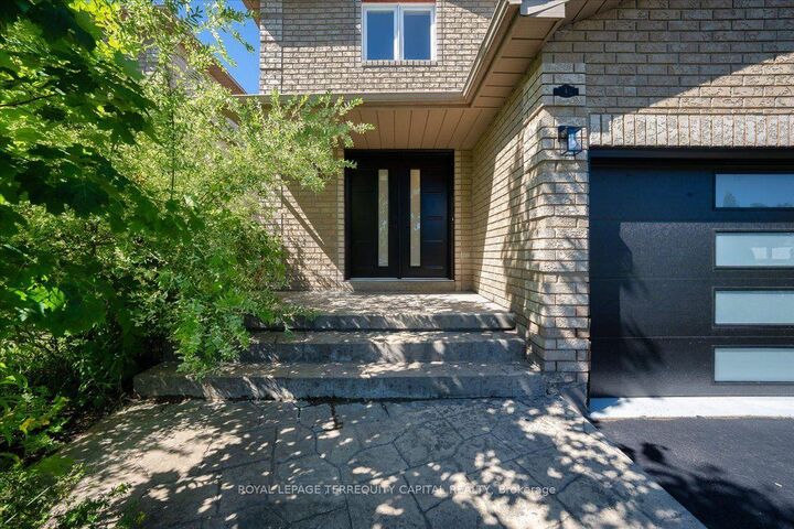 Property Photo: 4 Cassandra Drive ON L4M 6W2