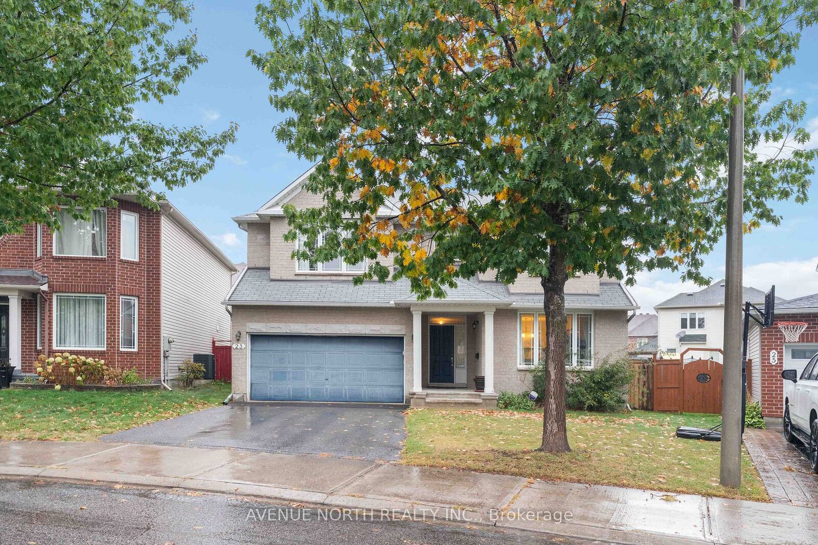 Property Photo:  23 Hearthstone Place  ON K2G 7B3 
