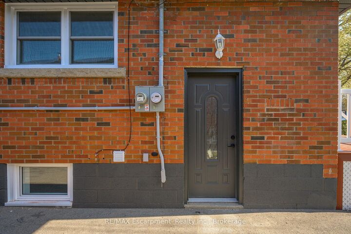 Property Photo:  144 East 44th Street Lower Unit  ON L8T 3H2 