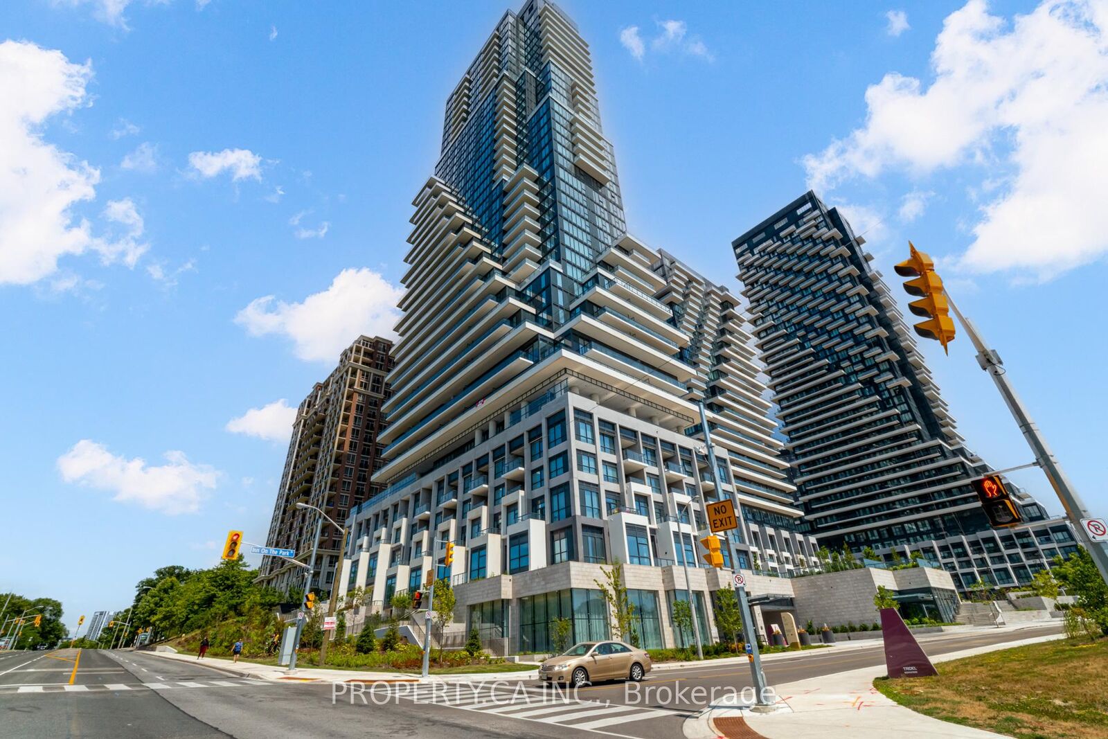 Property Photo:  10 Inn On The Park Drive 705  ON M3C 0P9 