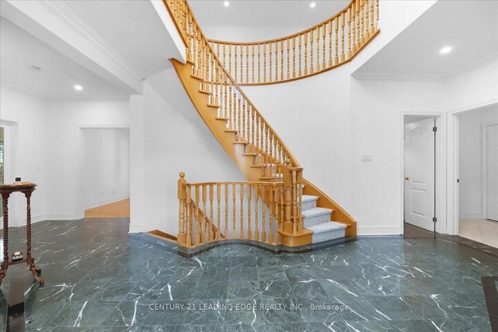Property Photo: 22 Fern Avenue ON L4B 3R6