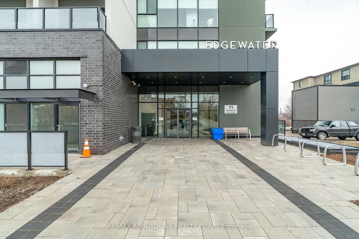 Property Photo:  71 Wyndham Street S 506  ON N1E 0T7 