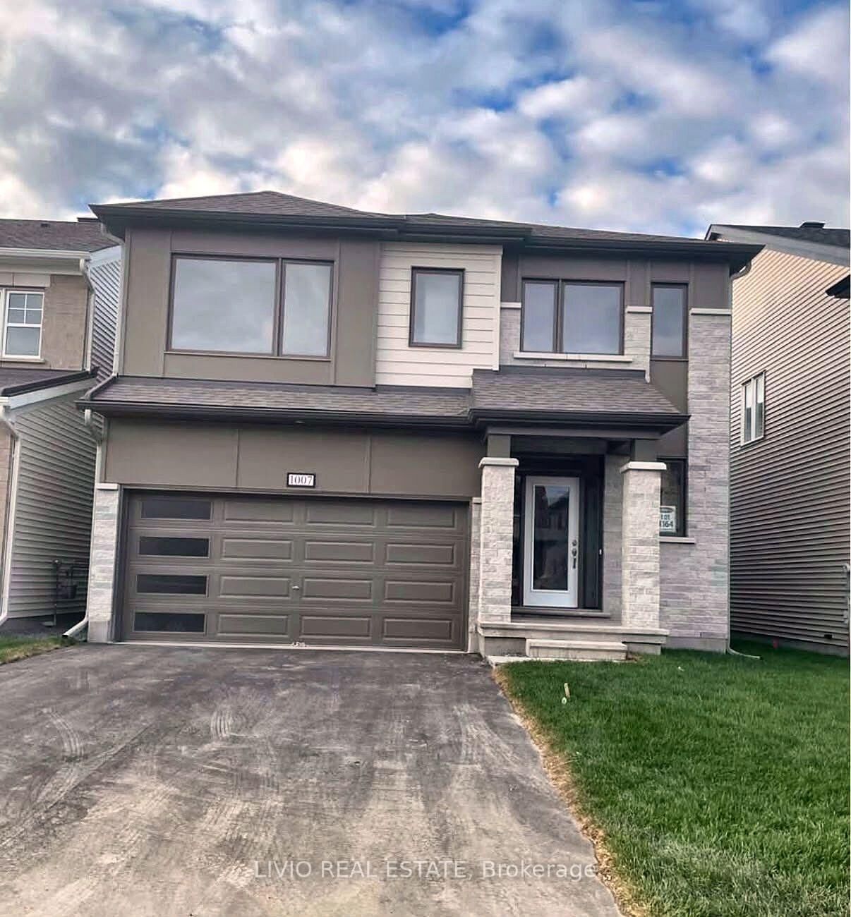 Property Photo:  1007 Showman Street  ON K0A 2Z0 