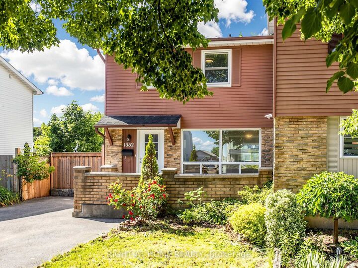 Property Photo:  1332 Fenelon Crescent  ON L1J 6G1 
