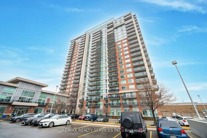215 Queen Street E 2009 — photo 1