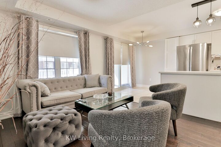 Photo de la propriété:  740 Neighbourhood Circle 4  ON L5B 0B4 