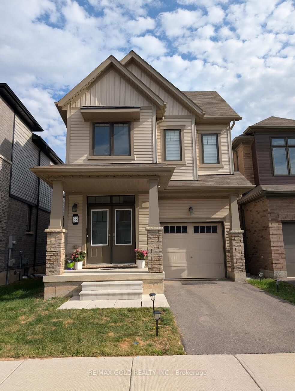 Property Photo:  28 Amos Avenue  ON N3T 0V4 