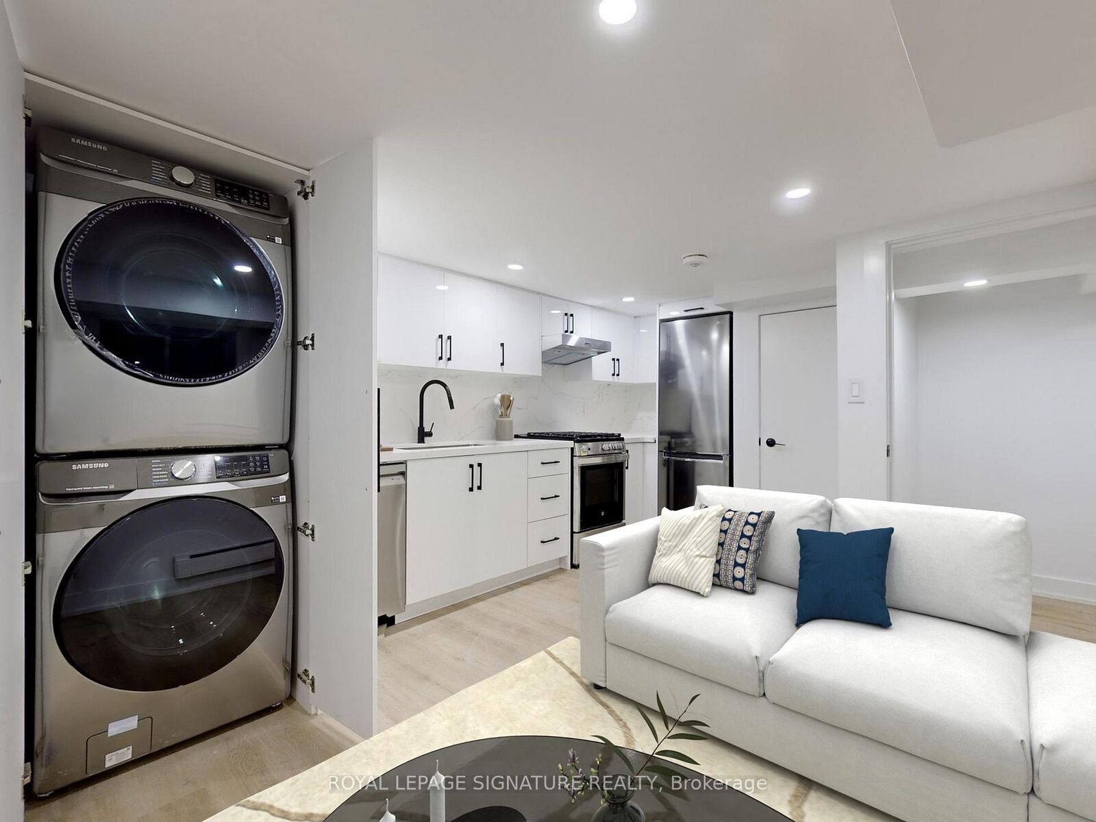 Property Photo:  250 Major Street Lower B  ON M5S 2L6 