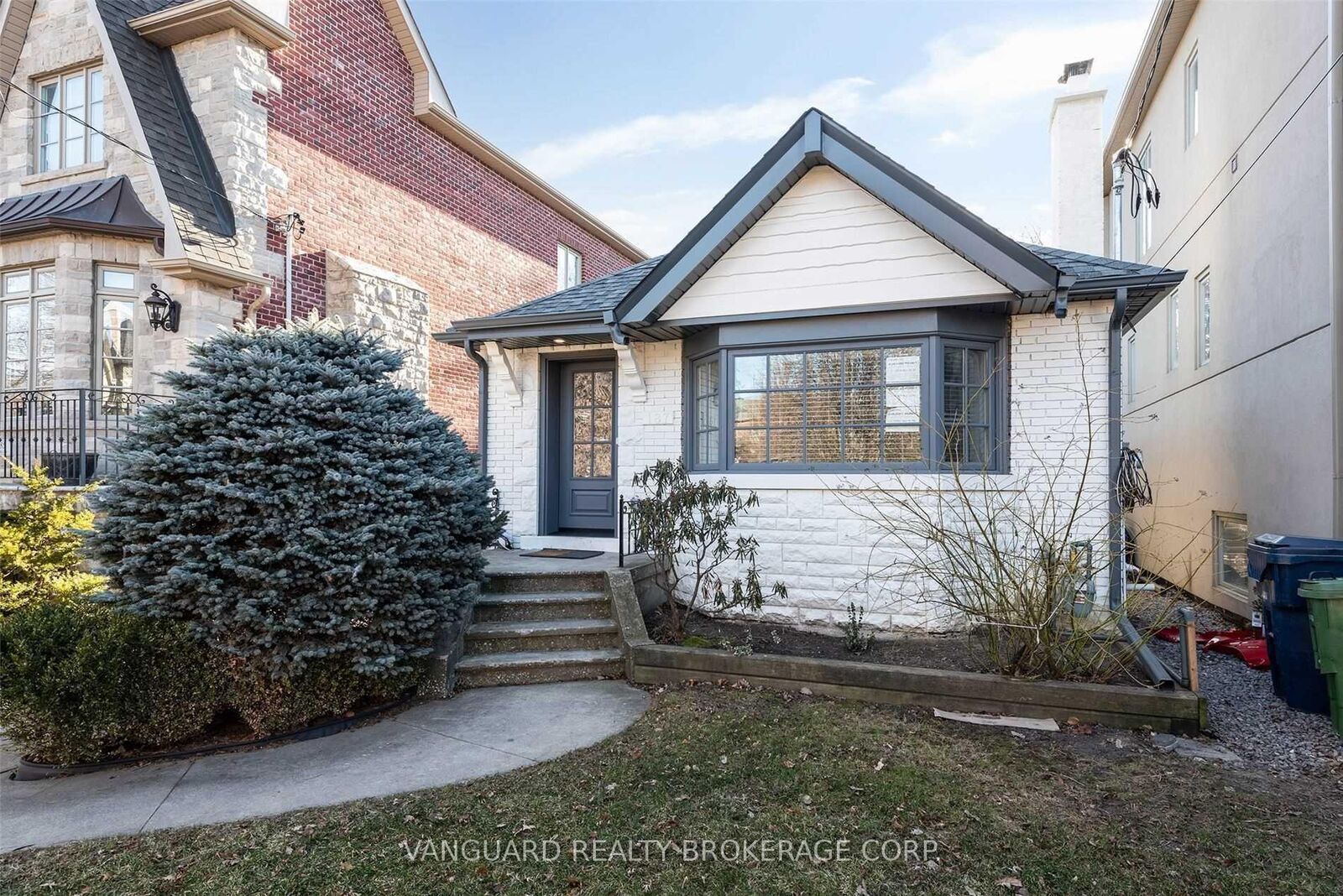 Property Photo:  187 Brooke Avenue Basement  ON M5M 2K7 