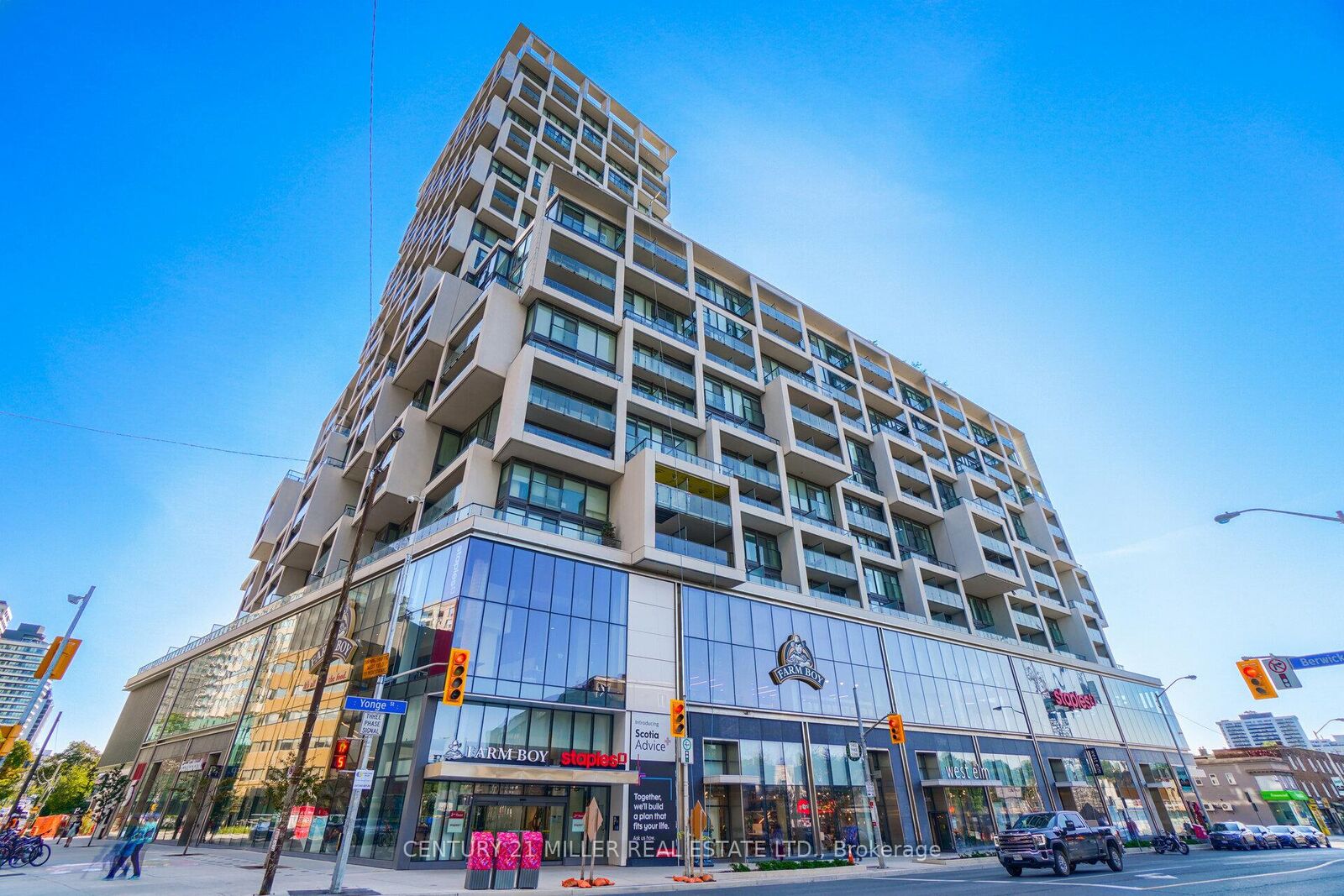 Property Photo: 8 Hillsdale Avenue 1120 ON M4S 0B2