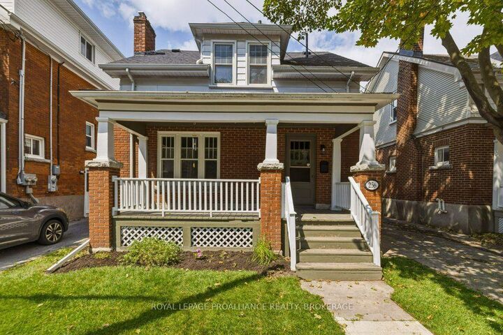 Property Photo:  256 Collingwood Street  ON K7L 3X8 