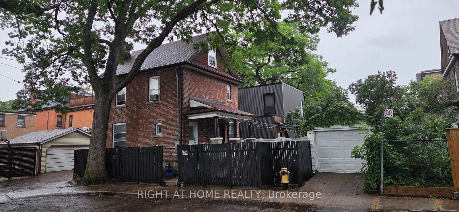 Photo de la propriété: 179 Gilmour Avenue ON M6P 3B2