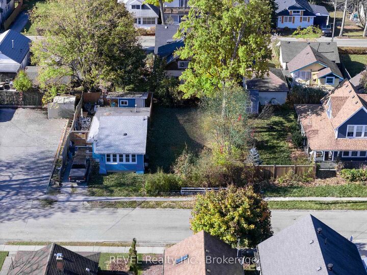 Property Photo:  405 Oxford Avenue  ON L0S 1B0 