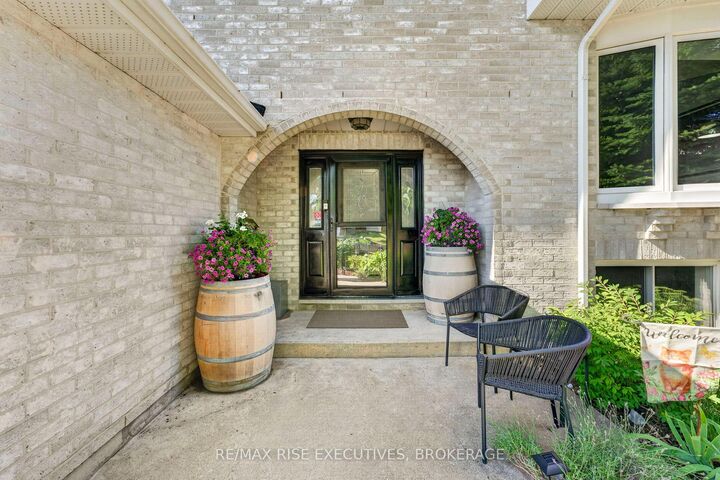 Property Photo:  611 Rivermeade Avenue  ON K7M 7Z5 