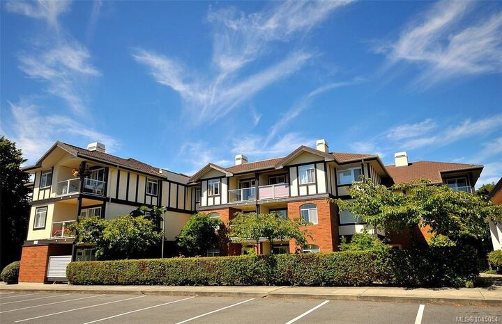 Property Photo: 2045 Carrick St #204 BC V8R 2M5