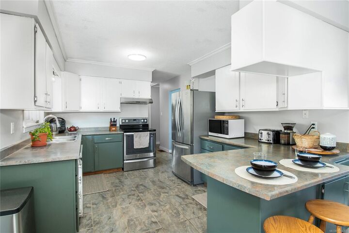 Property Photo: 182 Crawford Rd BC V9H 1K2