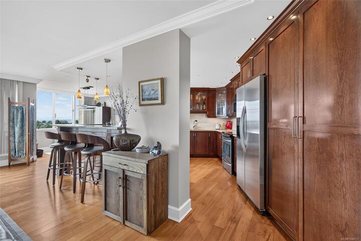 Property Photo: 225 Belleville St #710 BC V8V 4T9