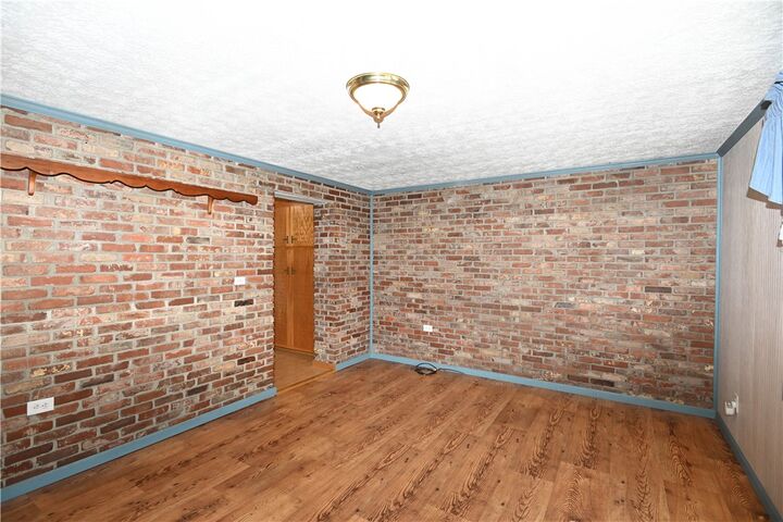 Property Photo:  43 Woodhill Dr  PA 15024 