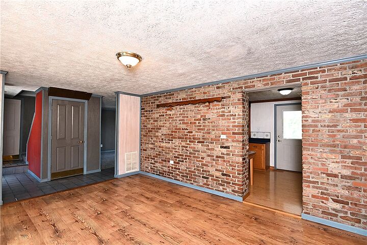Property Photo: 43 Woodhill Dr PA 15024