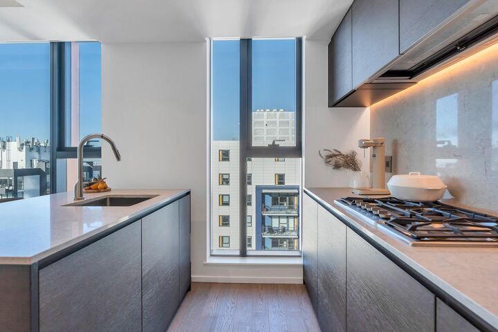 Property Photo: 1482 Robson Street 1202 BC V6G 0E4