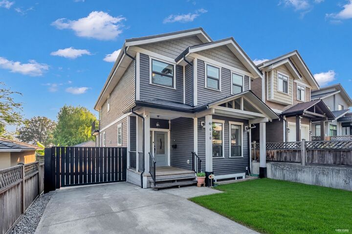 Property Photo: 610 Thirteenth Street BC V3M 4M2