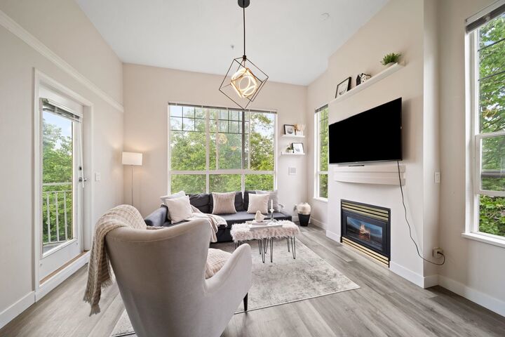 Property Photo: 10186 155 Street 404 BC V3R 0R6