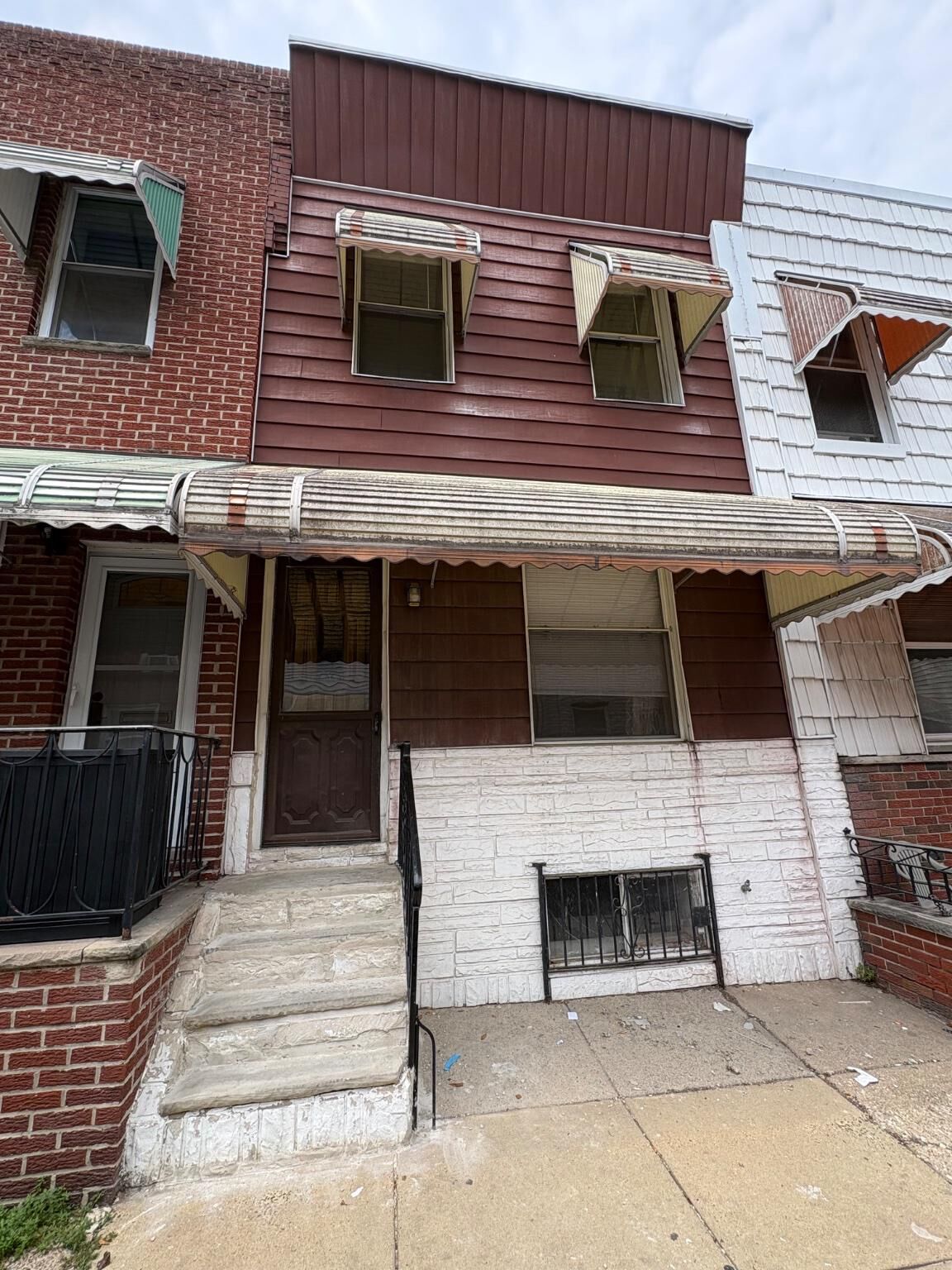 Property Photo: 2524 S Darien Street PA 19148