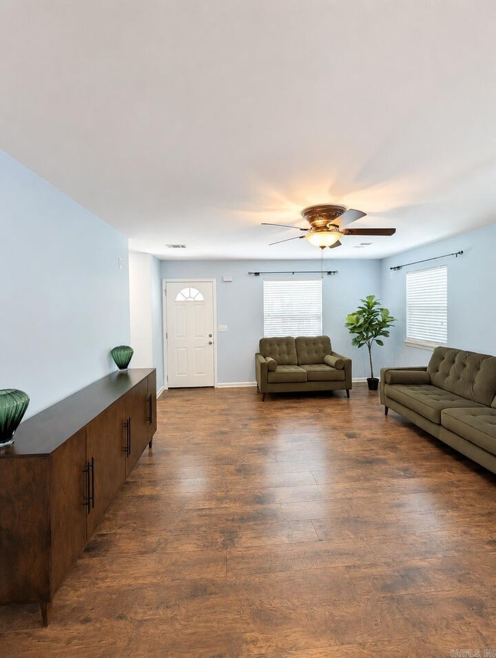 Property Photo:  