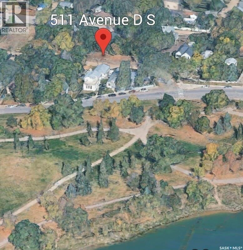 Property Photo: 511 D Avenue N SK S7M 1R4