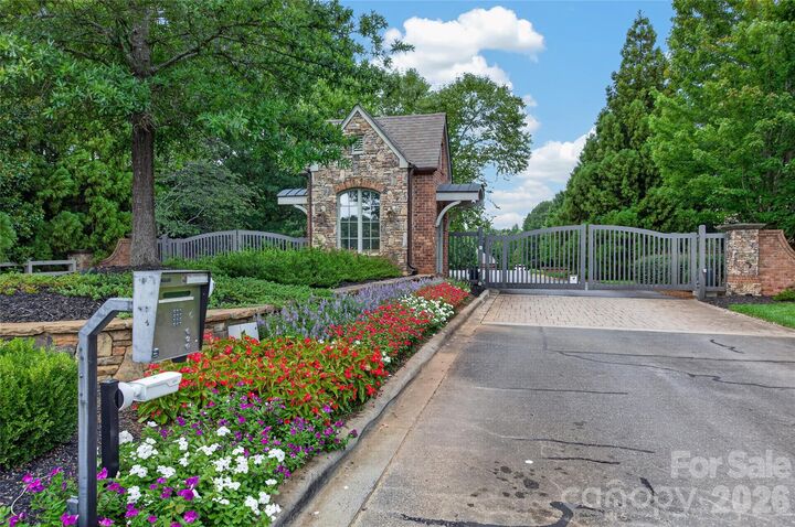 Property Photo:  1504 Waybridge Way  NC 28104 