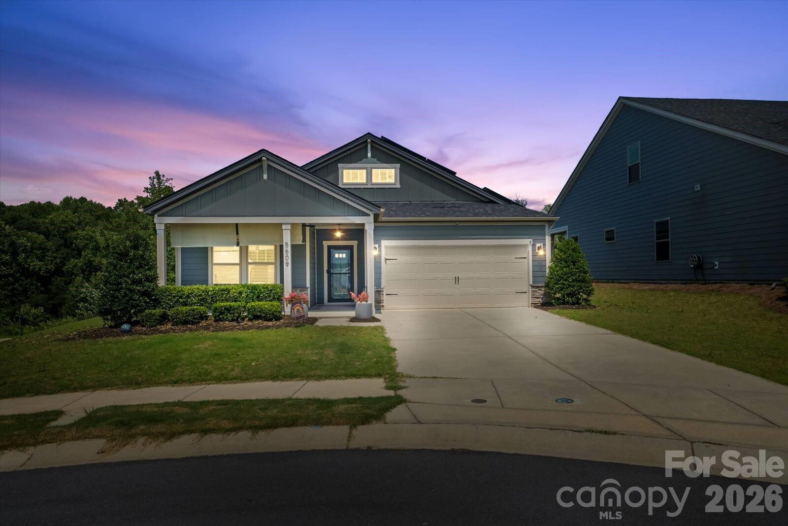 Property Photo: 5609 Lavaux Court NC 28214