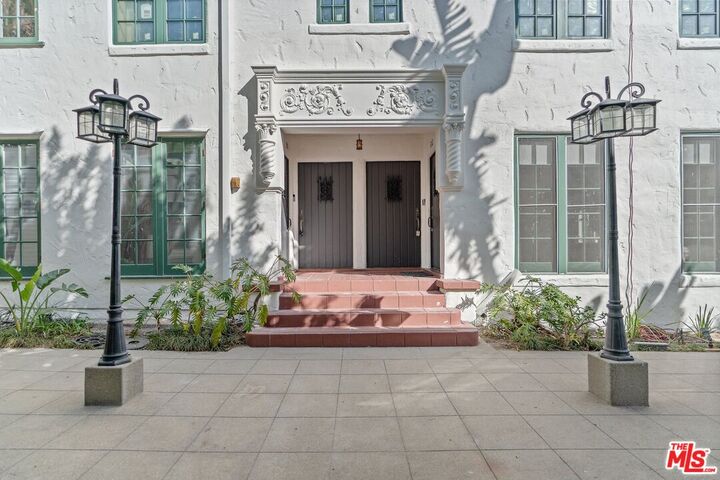 Property Photo: 1250 N Harper Ave, Unit 302 CA 90046
