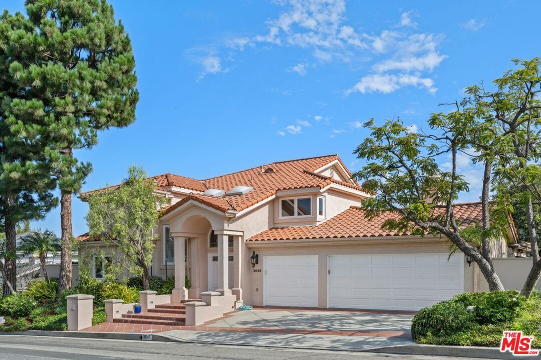 Property Photo:  2645 Cordelia Rd  CA 90049 