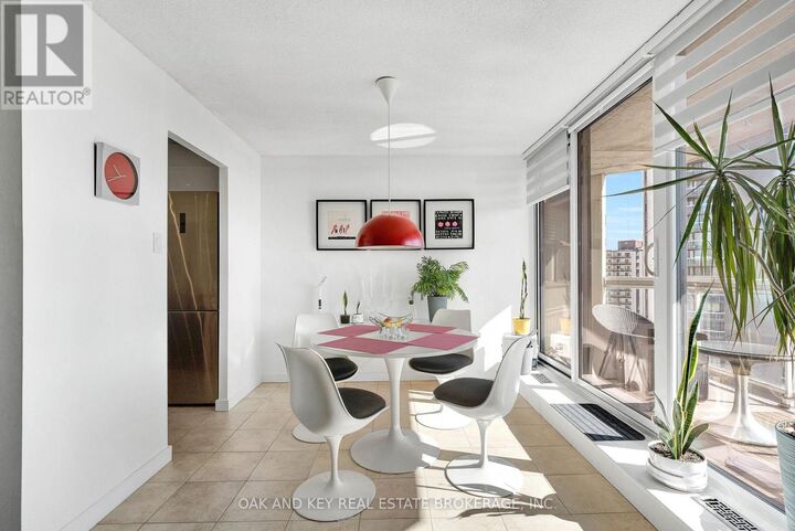 Property Photo: 323 Colborne Street 1805 ON N6B 3N8