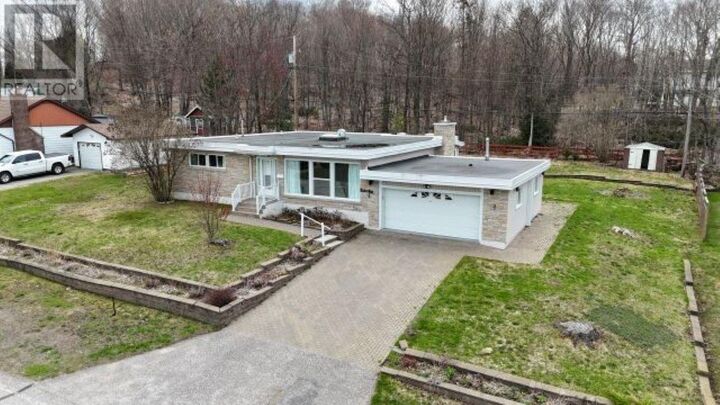 Property Photo: 25 Gillanders Rd ON P5A 1W4
