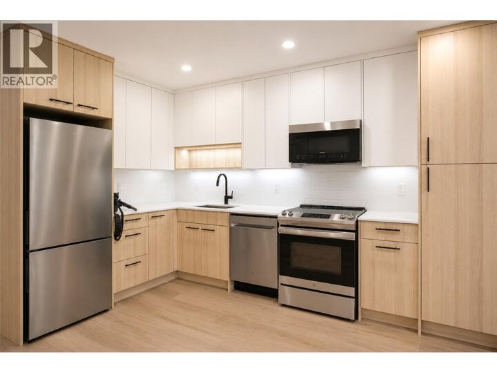 Property Photo: 1380 Pridham Avenue 409 BC V1Y 0P7