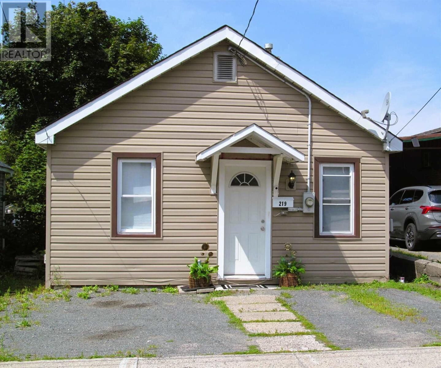 Property Photo: 219 Walnut St ON P6B 2G3