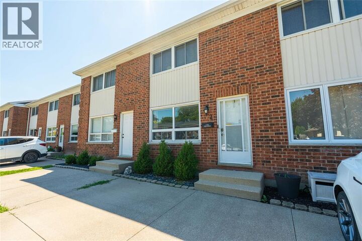 Photo de la propriété: 301 Edgewood Street 2 ON N7S 4X7