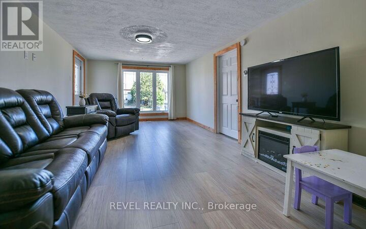 Property Photo: 47 Essa Avenue ON P0N 1H0