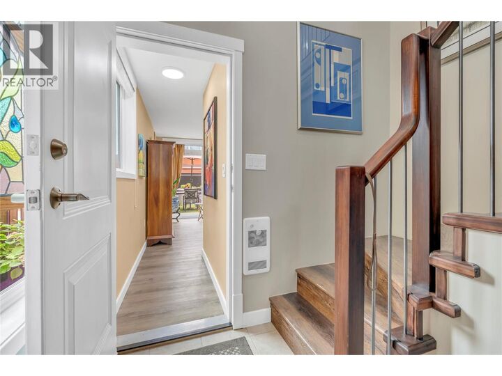 Property Photo:  442 Alexander Ave Avenue 201  BC V2A 1E5 