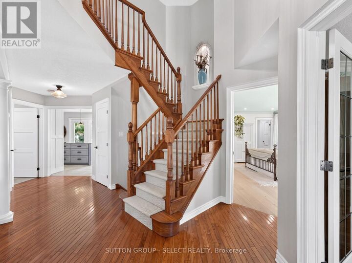 Property Photo: 2 Garnet Court ON N6H 4Z9