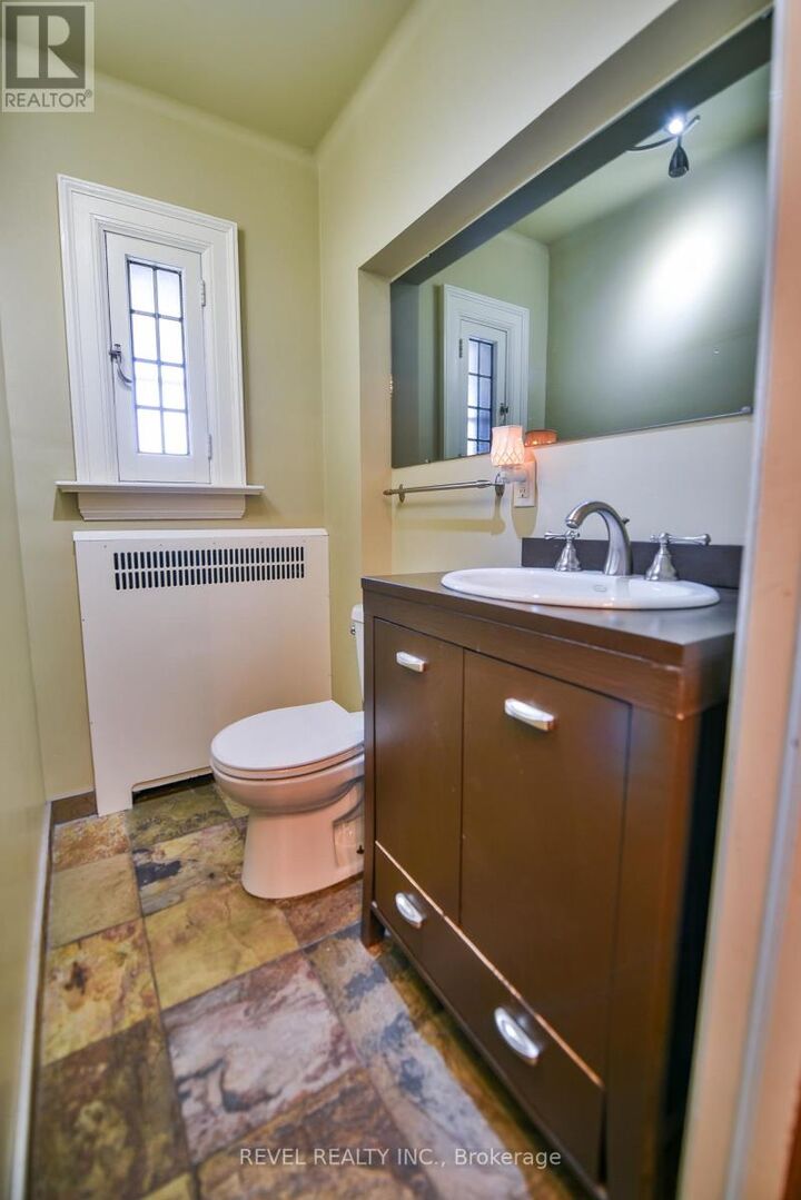 Property Photo:  184 Hemlock Street  ON P4N 6S6 