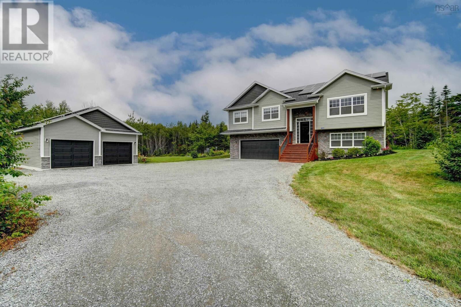 Property Photo: 128 Blush Court NS B4E 0T3