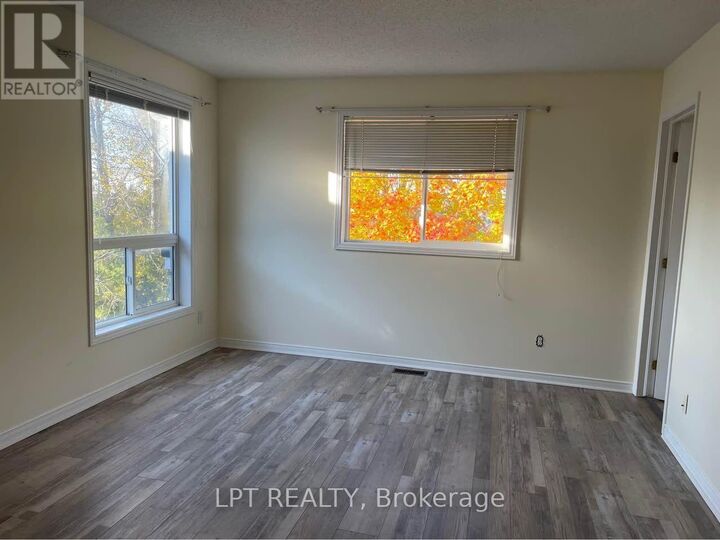 Property Photo: 41 Highmont Court ON K2T 1B3