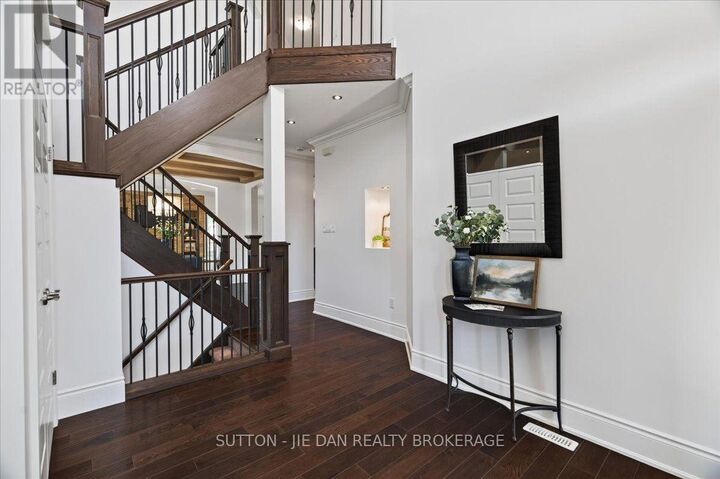 Property Photo: 1304 Eagletrace Drive ON N6G 0E9