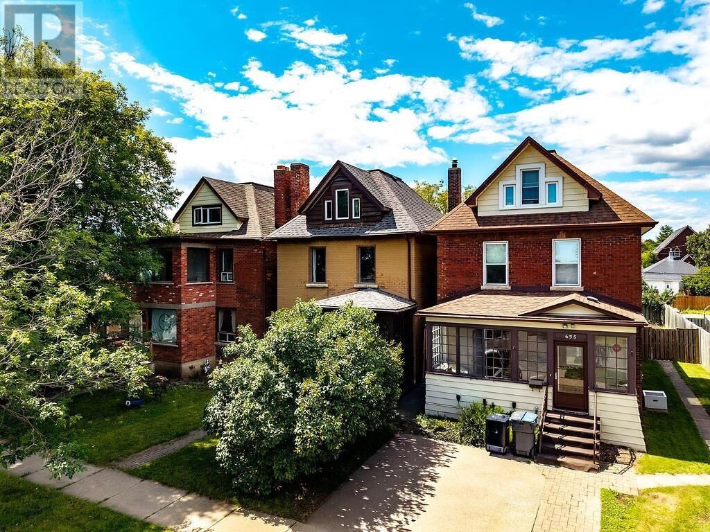 Property Photo:  637 Catherine St.  ON P7E 1L4 