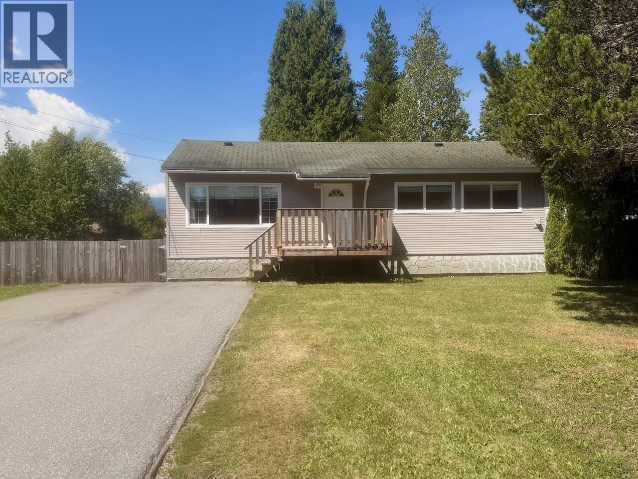 Property Photo:  15 Nadina Street  BC V8C 2A3 