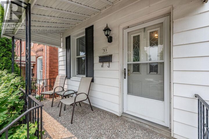 Property Photo: 53 Louisa Street ON K1R 6Y7