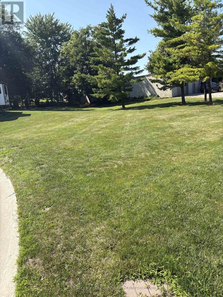 Property Photo:  4 Durand Court  ON N0M 2T0 