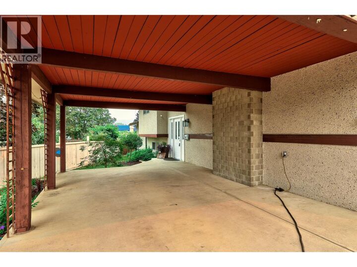 Property Photo:  1670 Happyvale Avenue  BC V2B 4H2 
